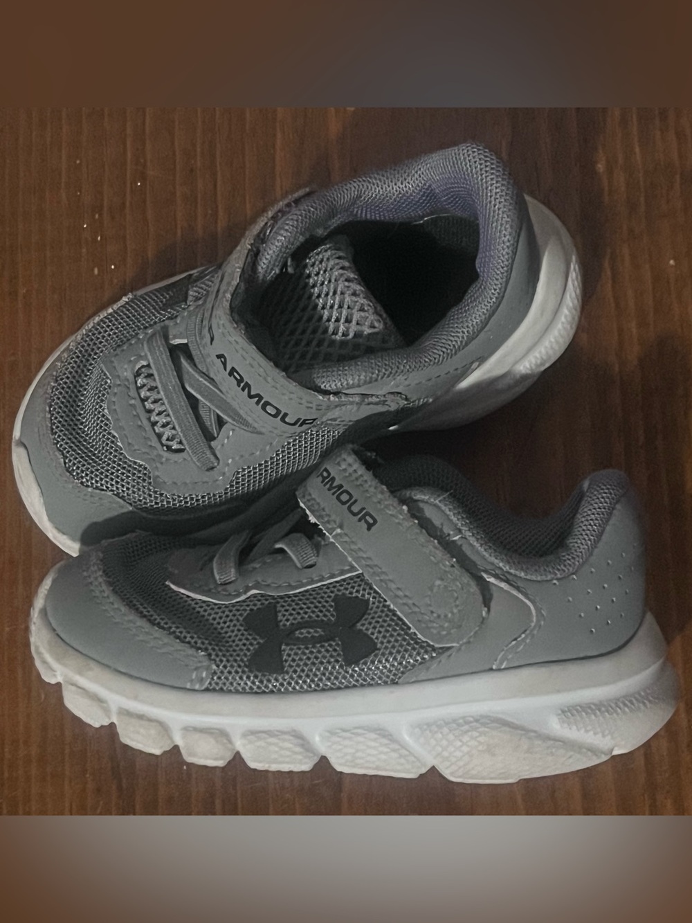 Under Armour Toddler Boys Size 5 Sneakers